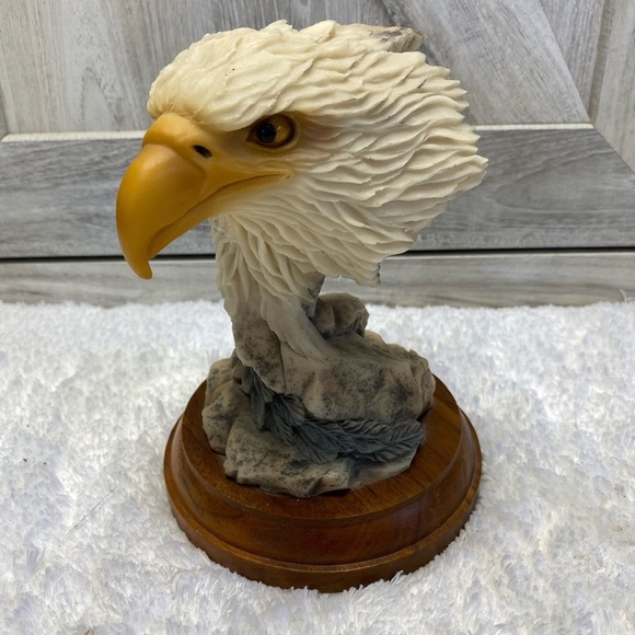 Sentinel Mill Creek Studio Bald Eagle Bust 1992 Wood Base Vintage - Picture 2 of 9
